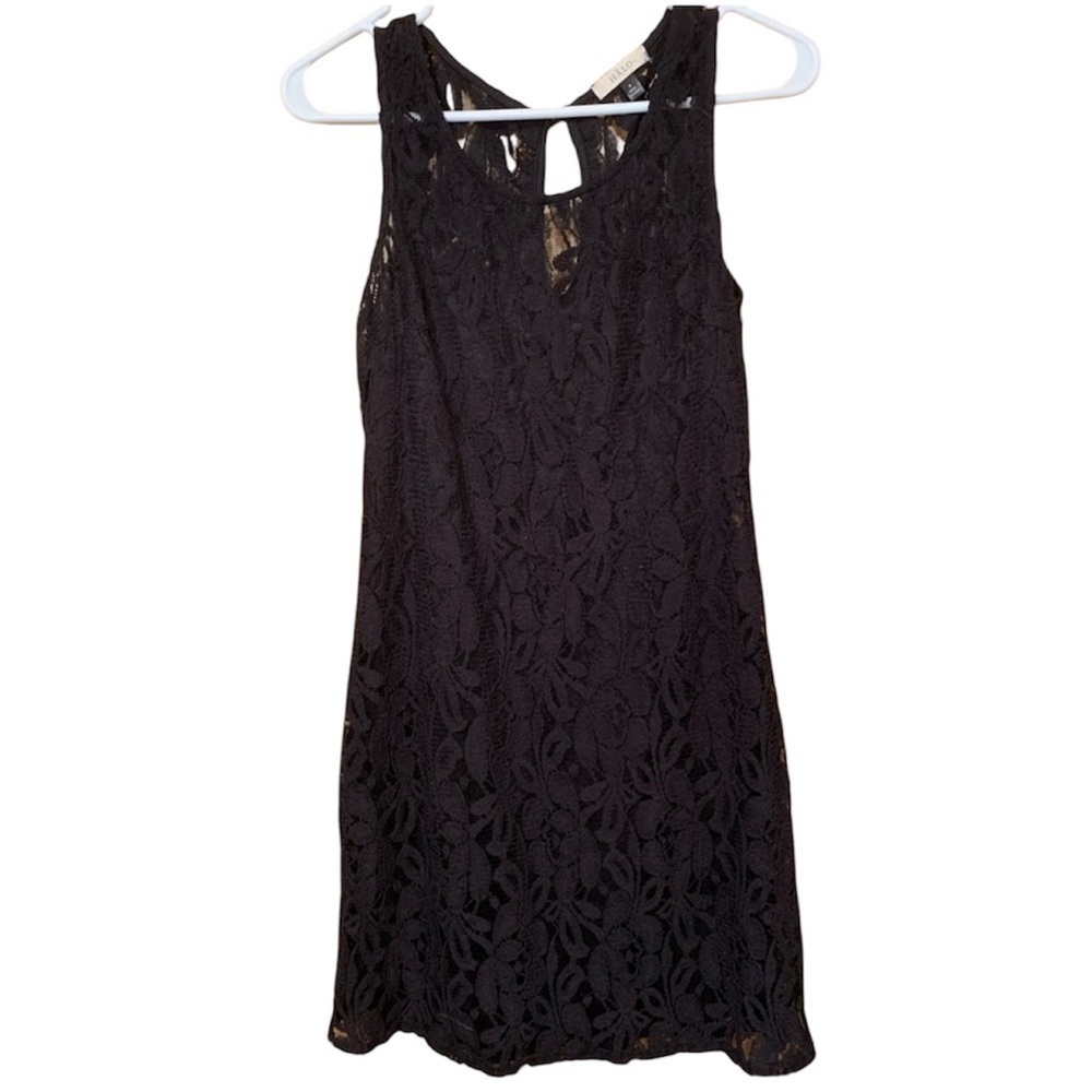 Halo lace dress with polyester spaghetti strap lining size medium